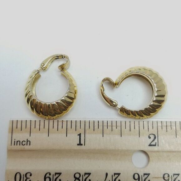 Vintage Crown Trifair Hoop Clip On Earrings, Gold Tone Ribbed Design, Estate - Picture 5 of 7